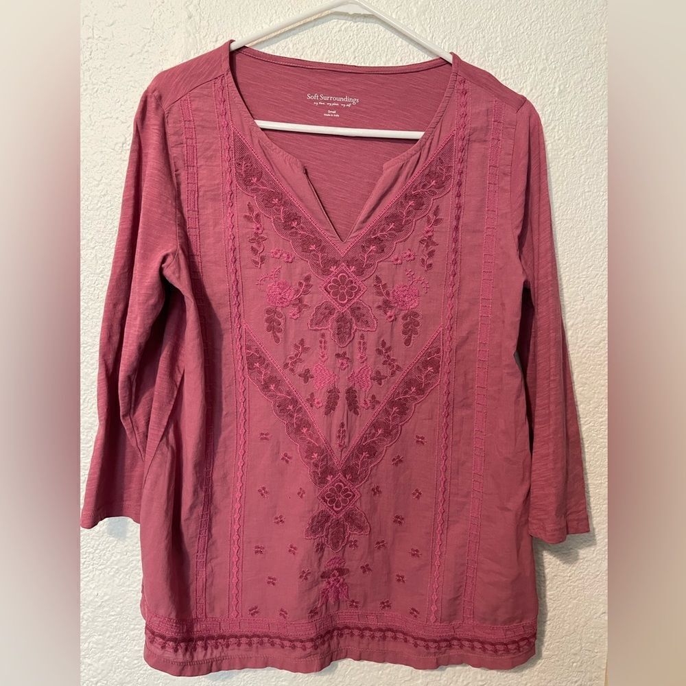 Soft surroundings Coconut dreams embroidered V- Neck sz S
